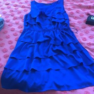 Apt. 9 tiered dress Size M- like new